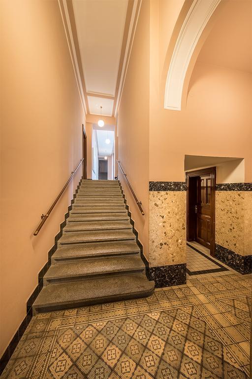 Stylish Apartment In Old Town Прага Экстерьер фото